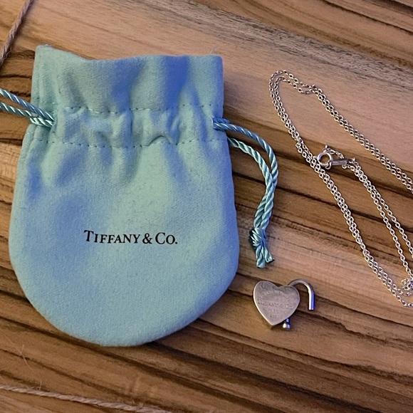 🛍RARE 💙Tiffany & Co. Heart Lock💙 and Chain - Picture 5 of 5